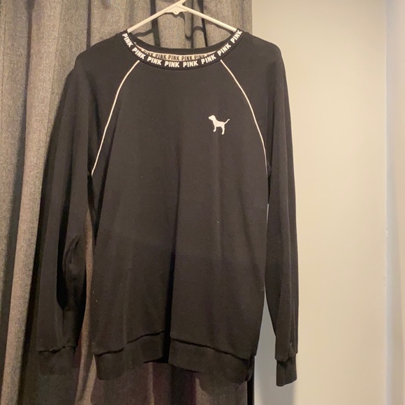 xs crewneck but fits like a small. - Picture 1 of 1